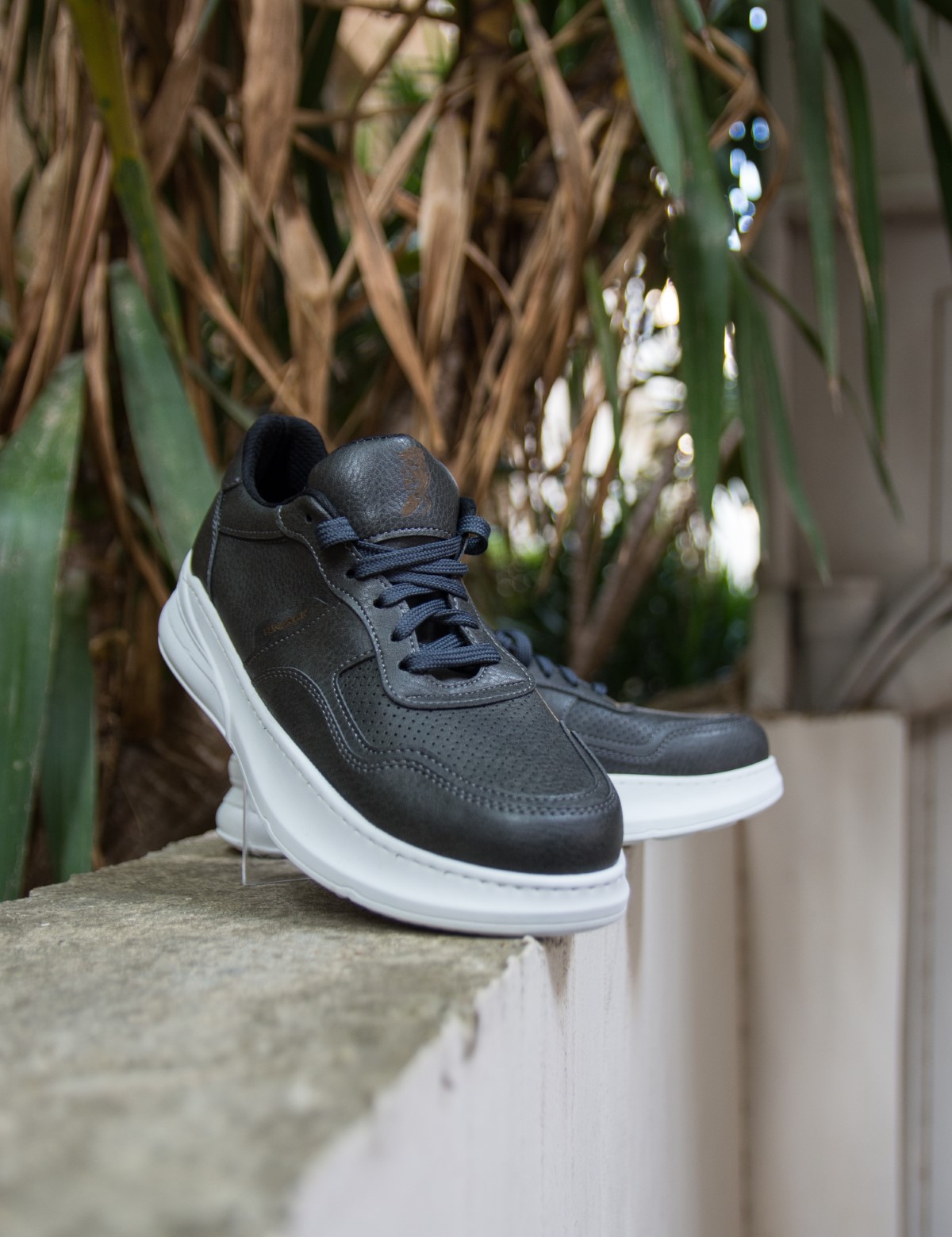 Ανδρικά ασπρόμαυρα Casual Sneakers δίσολα 7072020B φωτογραφία